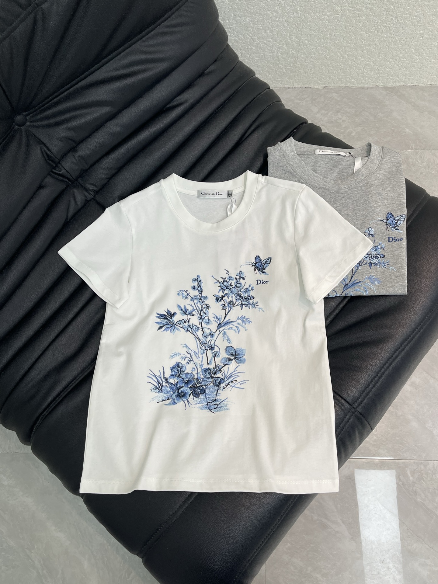 Women's short sleeves